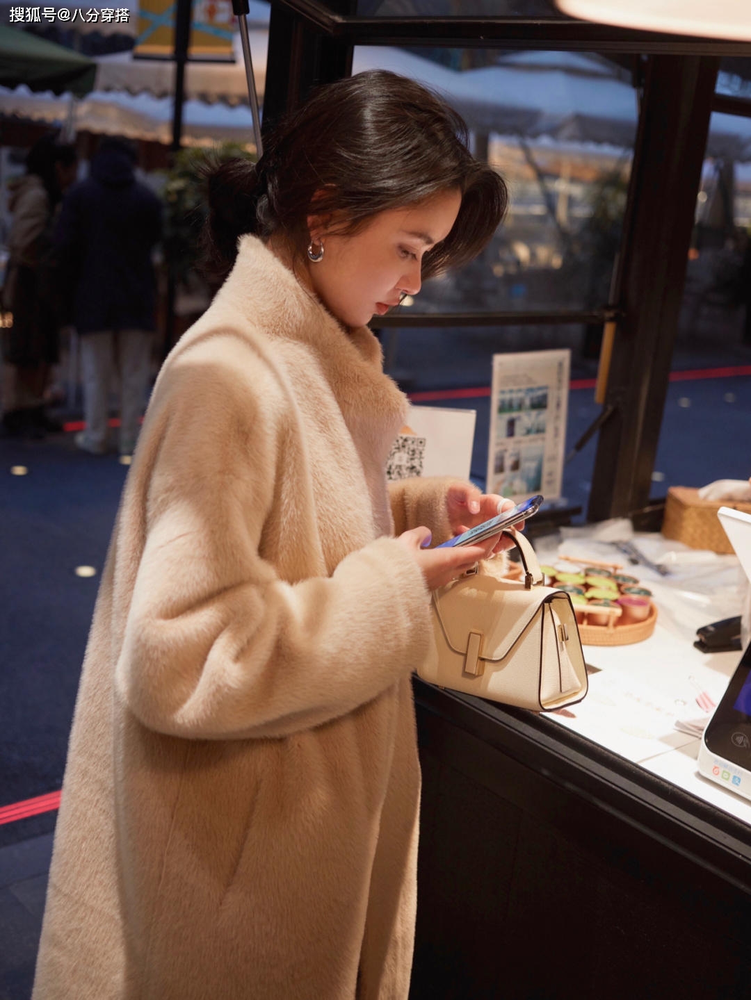 下装 今年火了一种单品叫“环保皮草”，优雅又保暖，普通人也能驾驭