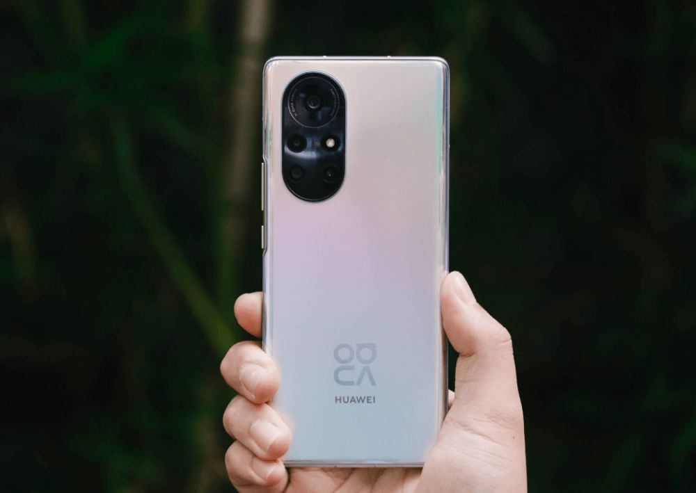 除此之外,华为nova9还配备了一块120hz原色臻彩环幕屏,这块屏幕支持