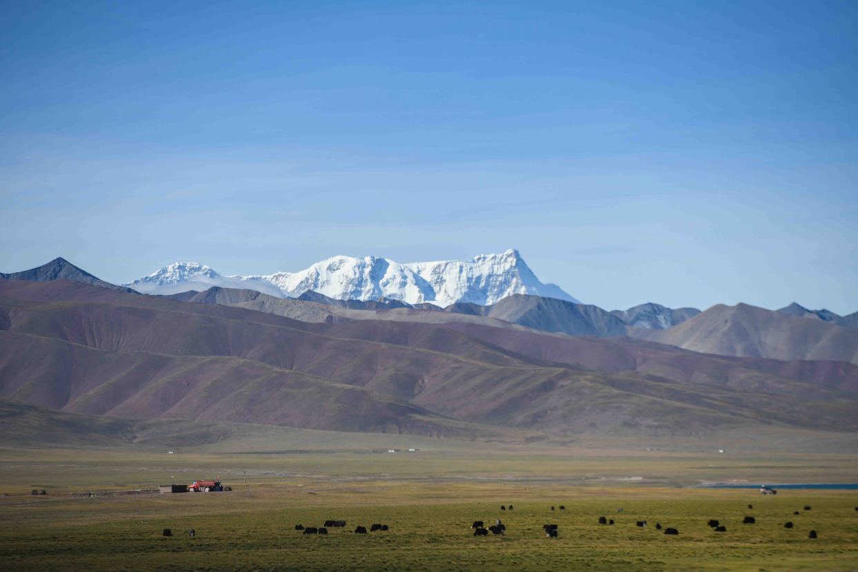 西藏超美山脉，终年白雪皑皑，云雾缭绕，来看最接近天堂的自然美