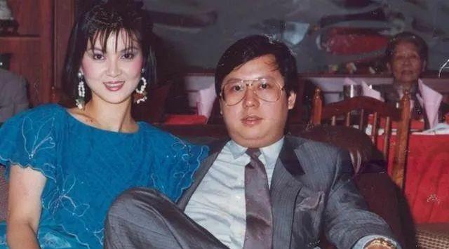 谢玲玲年轻图 0a8d88a9242f49d9b0eaee74044e5417.jpeg