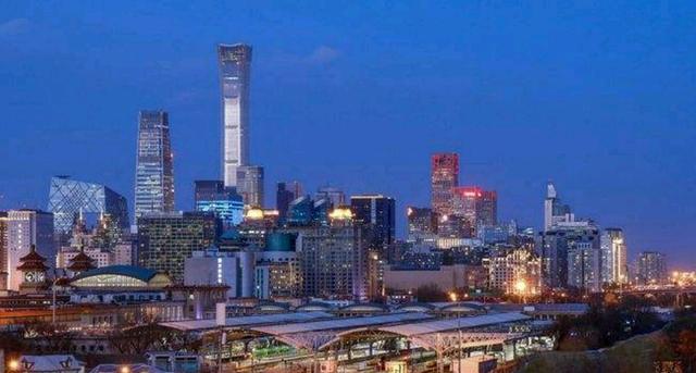 北京“最高楼”，高达528米，拥有特色的建筑外观，是首都地标