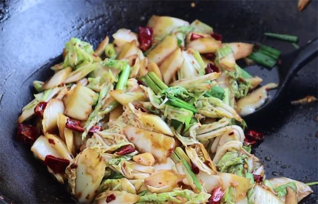 酸辣白菜怎么炒好吃又简单 b579a864ff954a739c2b8891cb4c3405.jpeg