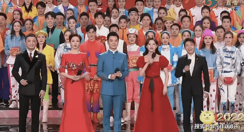 央视新女神马凡舒,春晚首次亮相,获赞才华与美貌并存_沈腾马丽第六次春晚同台_节目_观众