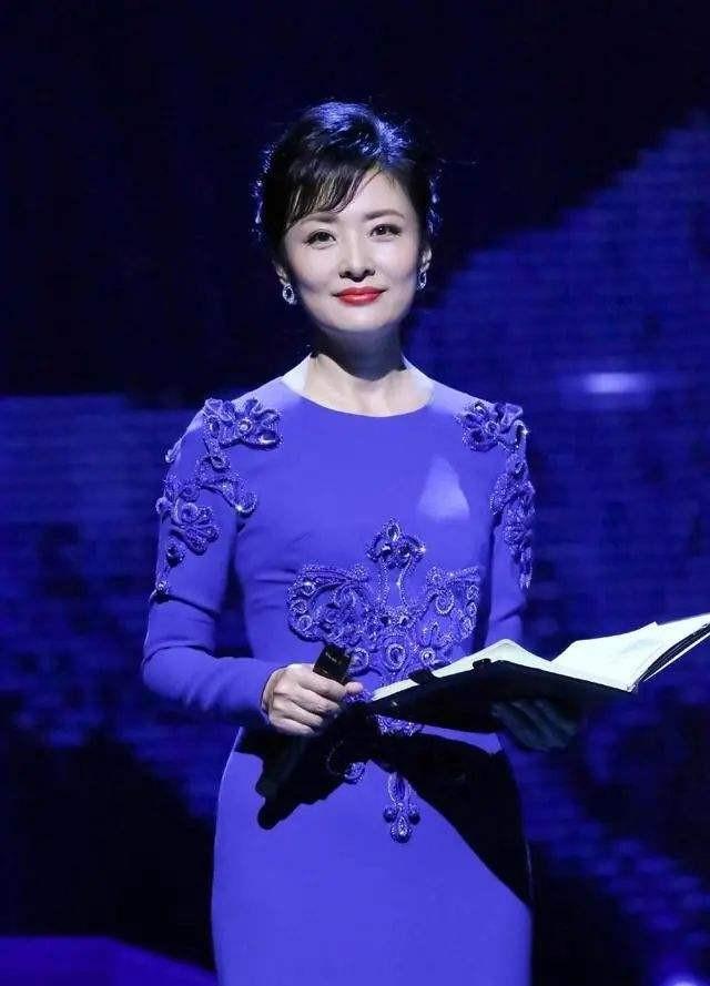 「董卿春晚口误」春节联欢晚会的七位主持人在过去和现在,董青和周涛