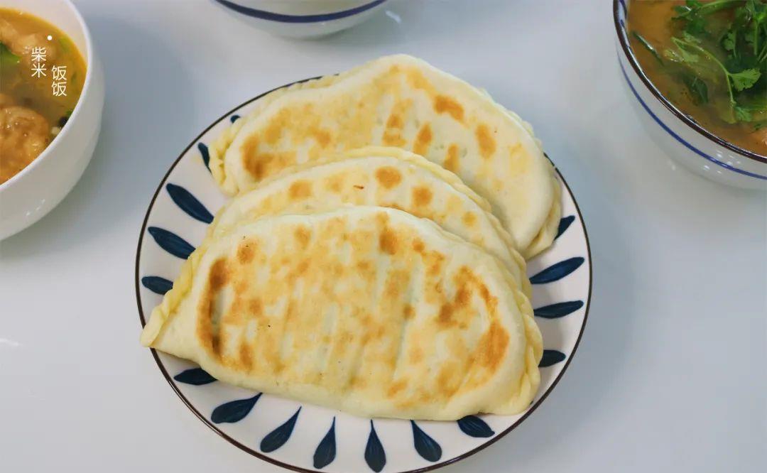 面团|晒一晒我家的早餐，每人一碗汤，一两个馅饼，简单好吃又营养