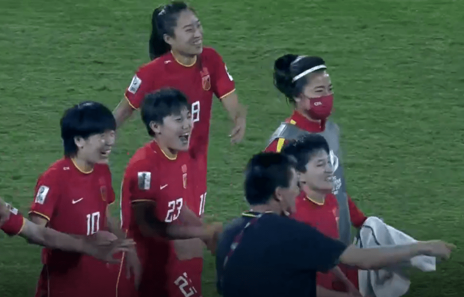 日本队|亚洲杯决赛对阵出炉！中国女足赛后狂欢：时隔14年，我们再冲冠