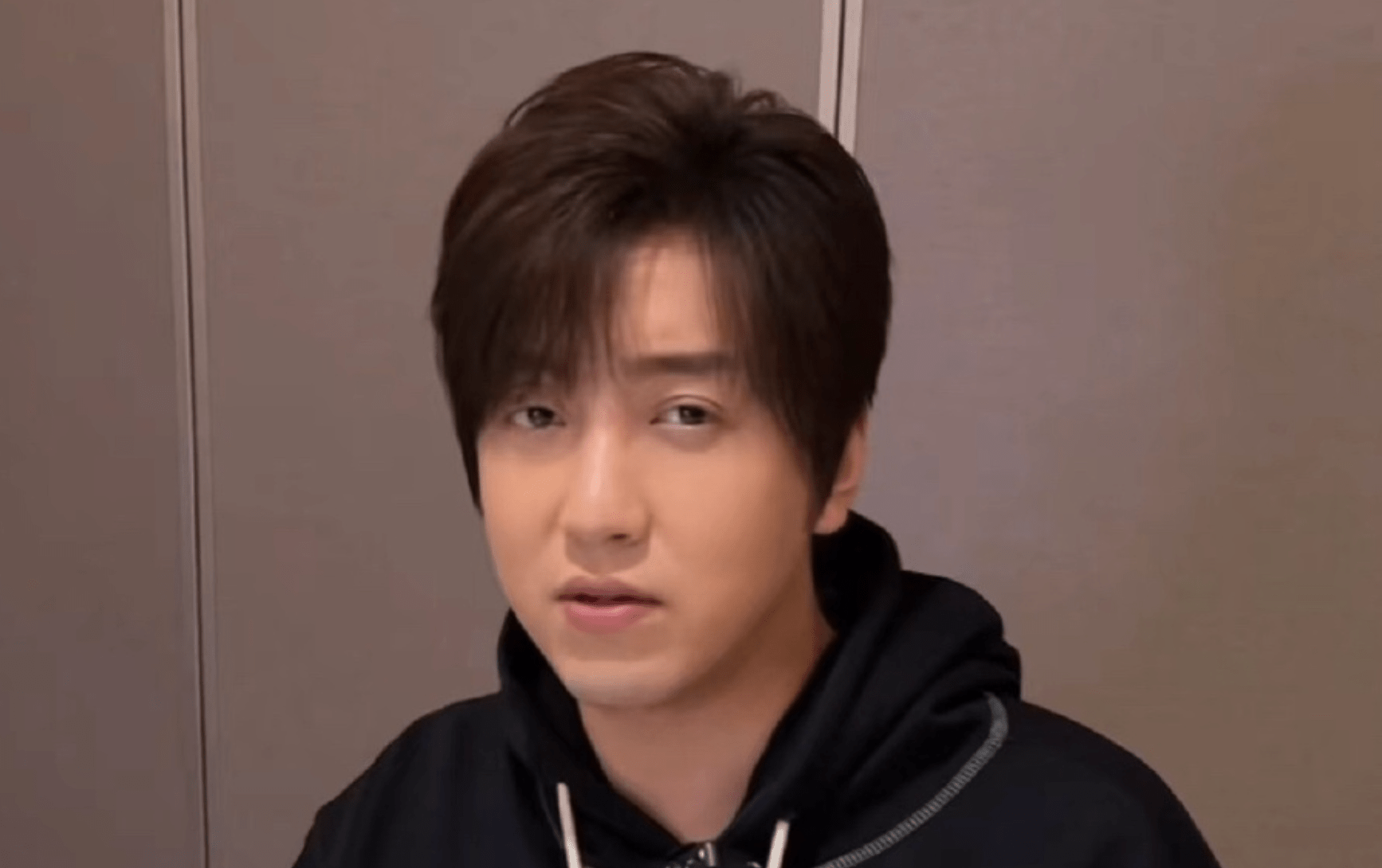 mr白冰不愧是宠粉狂魔,包下城市大屏给粉丝送新年祝福,太暖了