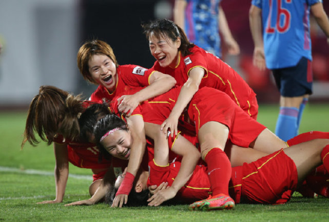 送祝福|中国女足6-5淘汰日本，男足送祝福：祝贺闯入亚洲杯决赛，球迷：还有脸祝贺