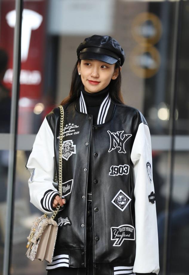 女生 冬天流行的不是羽绒服,而是这种保暖又时髦的外套,超有范儿