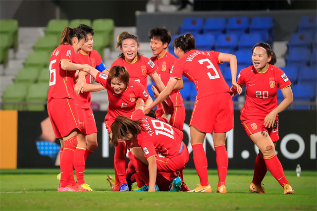 日本队|中国男足看完女足全沉默！球迷调侃：你笑男足菜，男足笑你还房贷