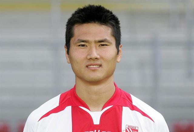 男足留洋最长球员,9年留洋生涯,邵佳一赚到多少薪水?