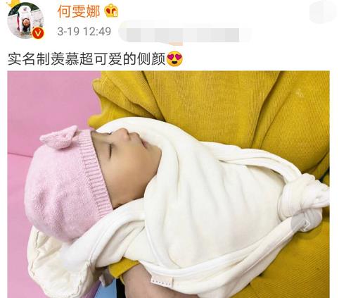 85岁的谢贤依旧佩戴着那副熟悉的墨镜李炜博客