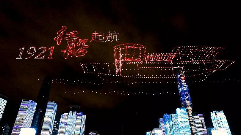 无人机秀“热潮”：从点燃“夜生活”到无限可能