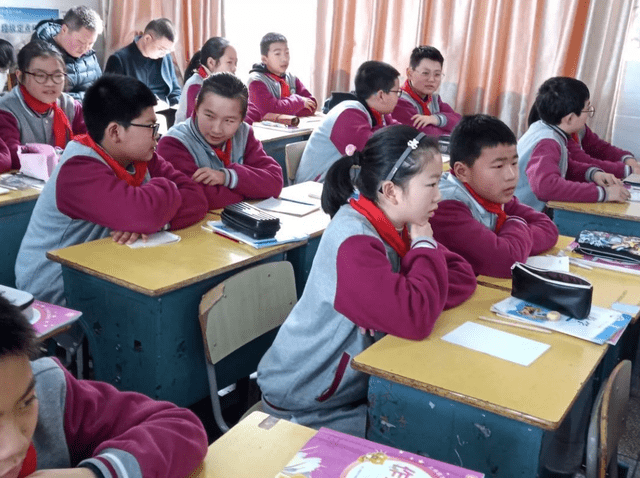 怎么在学校打广告 a190df3ca872428fa59eeecf2bccb295.png