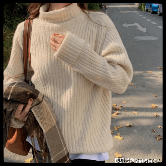 脖子 早春“大衣+高领衫”太高级了，保暖显气质，适合30、40岁的女人