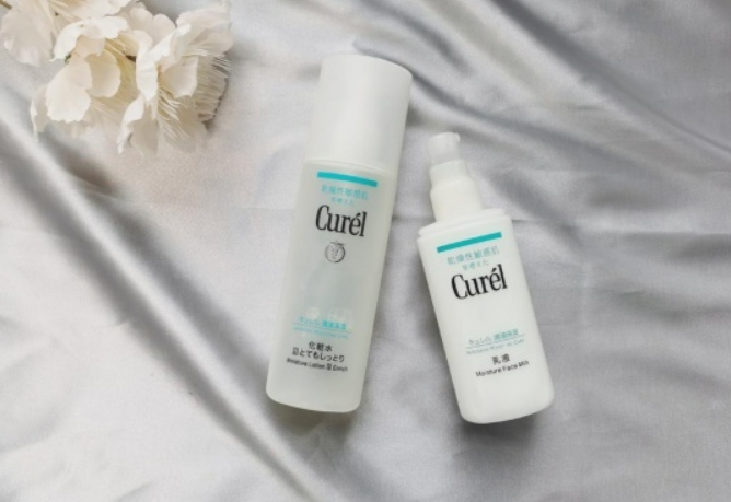 皮肤保湿能不能用凡士林 dea956302f784b528ef218047d46f097.jpeg