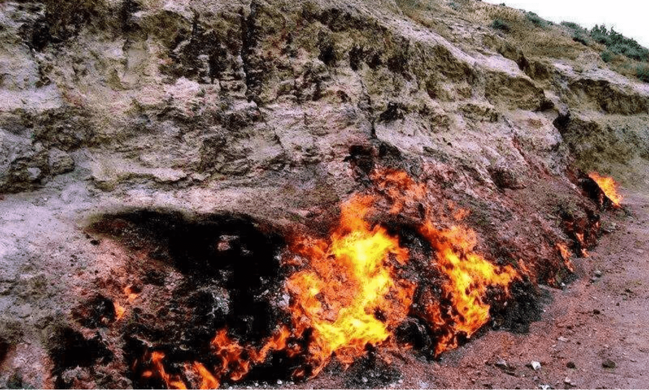 澳大利亚煤层自燃,已持续6000年,科学家:无法人工熄灭_温根山_燃烧