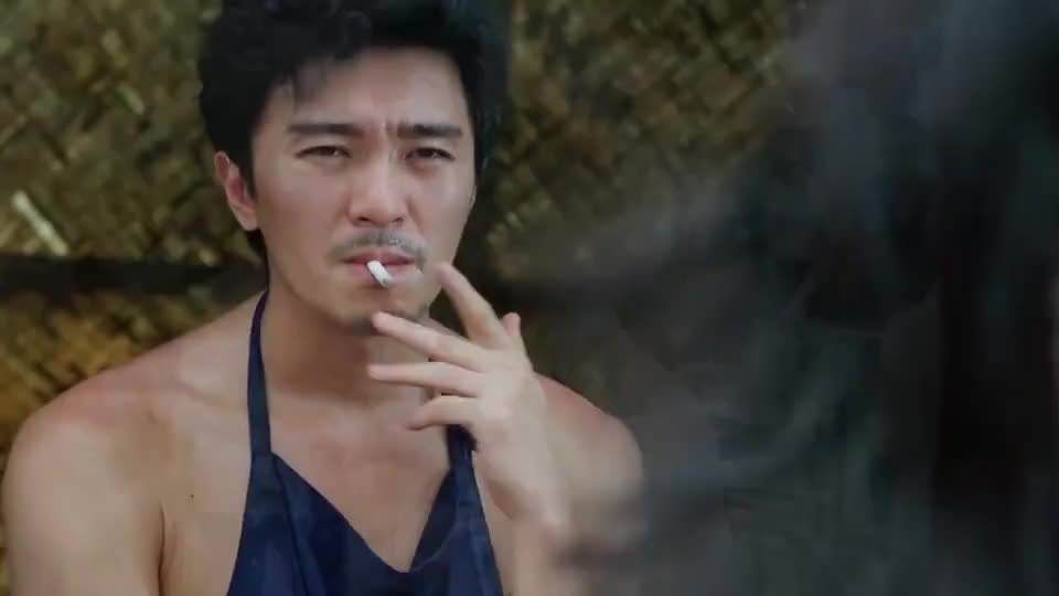 耍起帅来却让很多的人心动;除了周星驰之外,短发的袁咏仪也美出了新