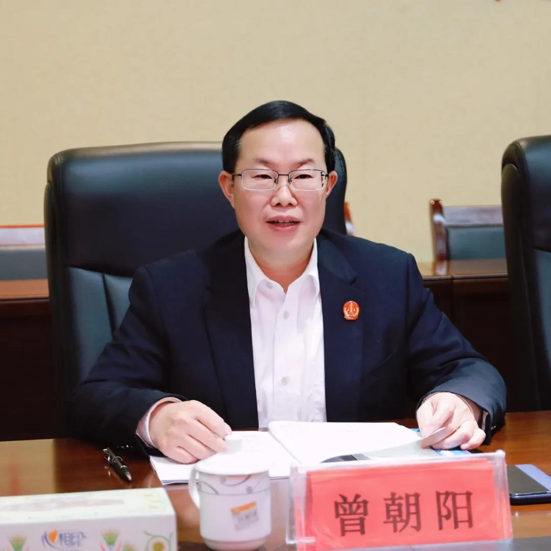 湘潭县委副书记政法委书记何滔到县法院走访慰问