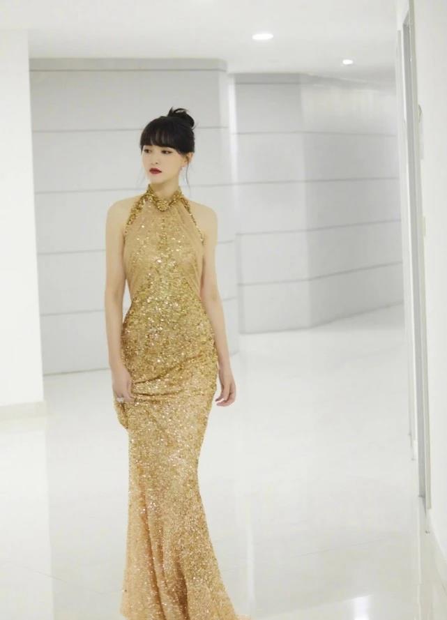 设计 唐嫣开工大吉!新大片预告穿露肩毛衣大秀超模身材,脸太绝美