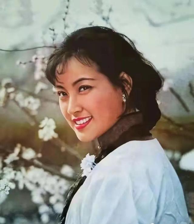 梦婕刘晓庆在《神秘的大佛》中饰梦婕同款系列12图，哪张才是你的最爱