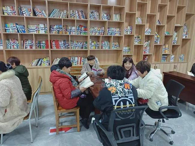 看金东农家书屋里的别样春节→_书籍_村民_活动