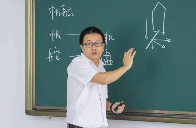 最好的老师是哪所高中 3c7e6bf0ad8f479983abfe9e6591b4d5.jpeg