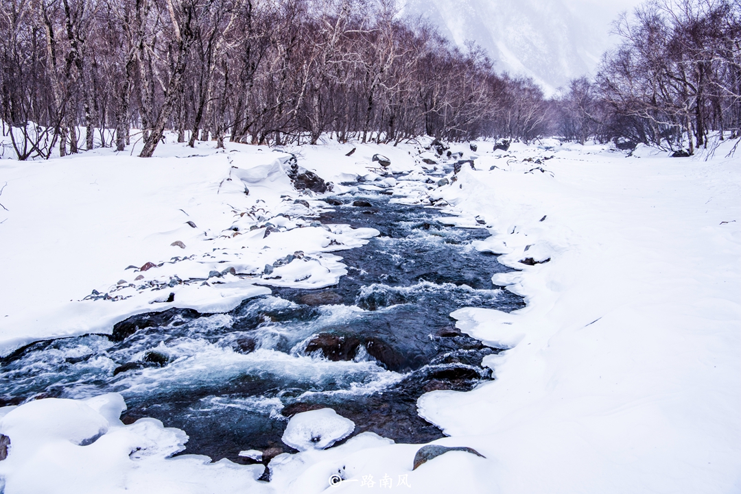 一到冬天，吉林长白山就美成瑶池仙境，游客：东北真是个好地方