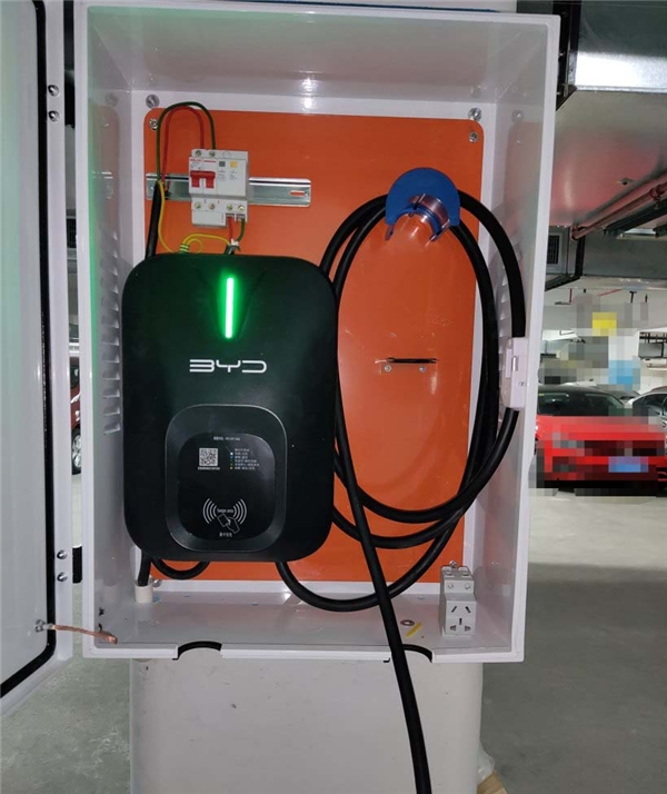 使用220v32a7kw充电桩,比亚迪海豚实际充电功率在6kw左右.