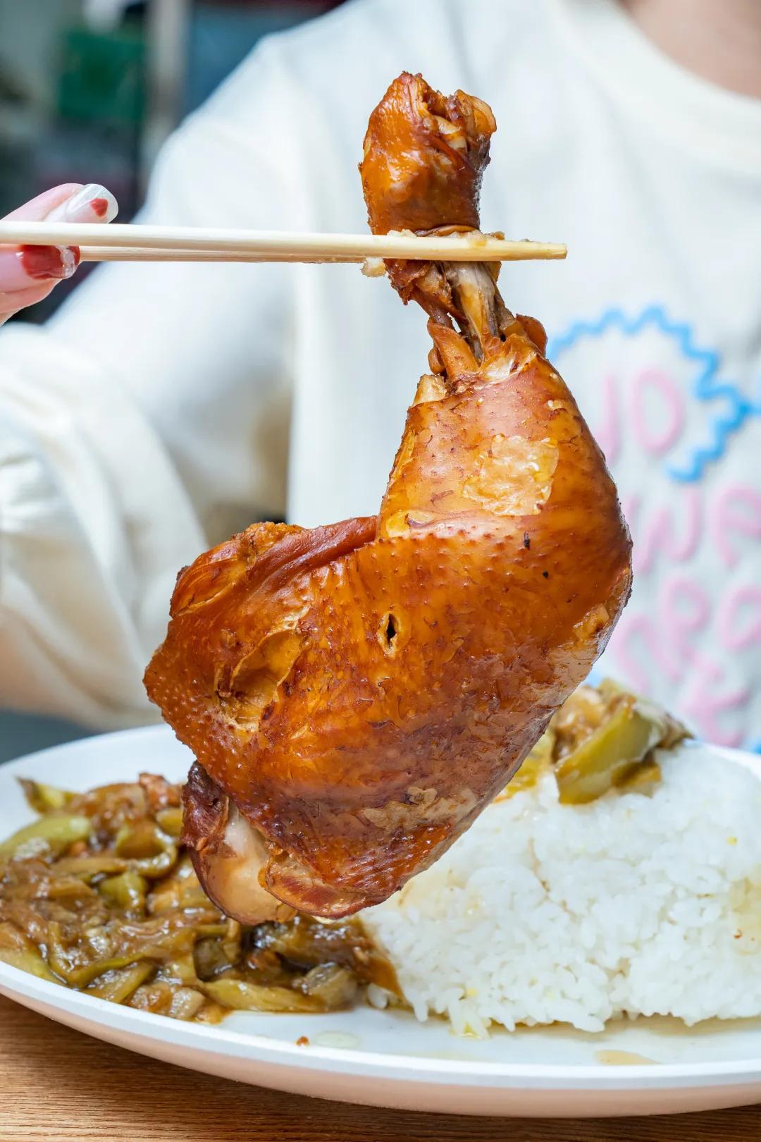 我不允许还有人不知道他家的鸡腿饭!一整个大鸡腿,啃着超爽!