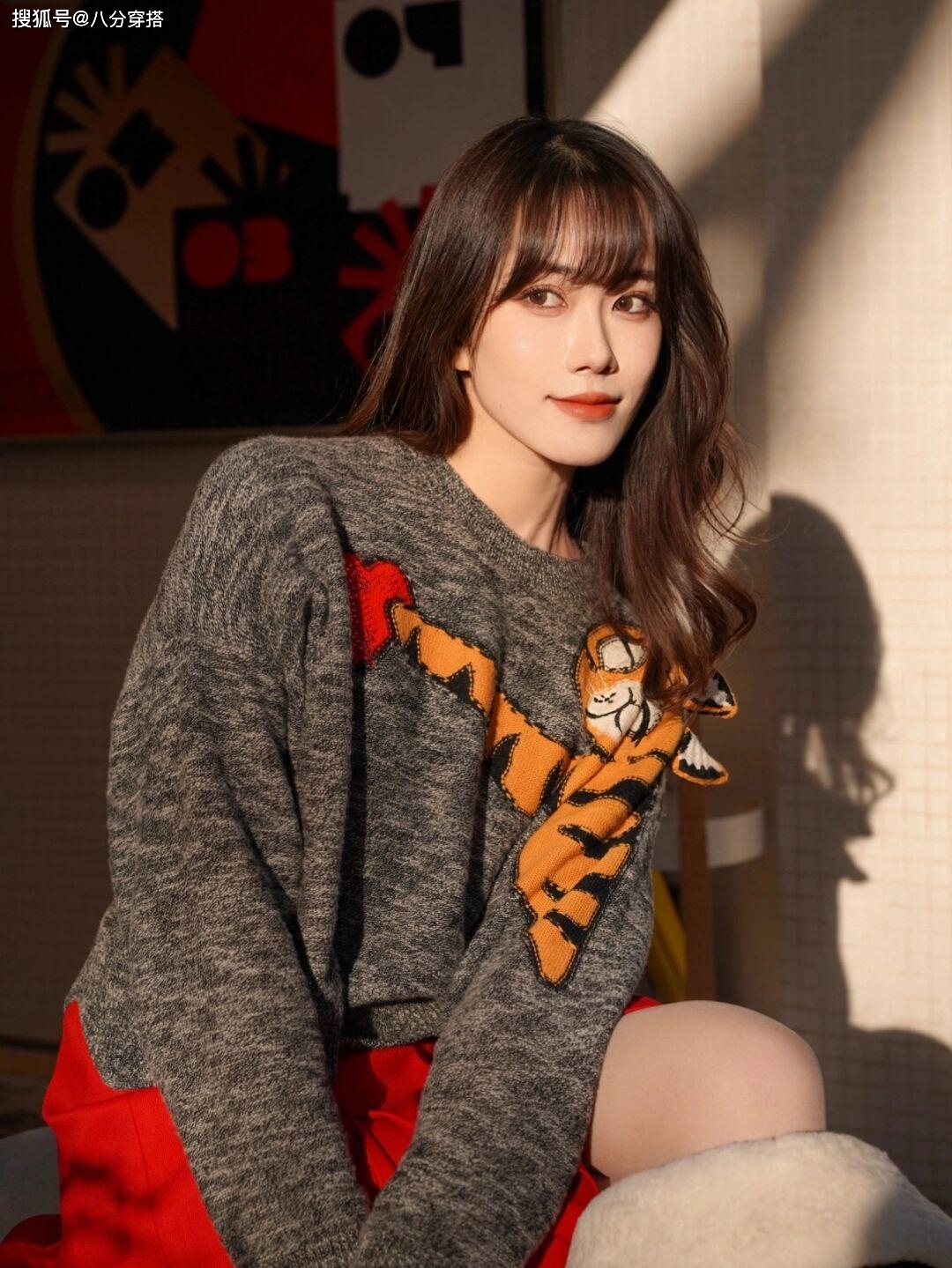 下装 “毛衣”怎么穿高级又洋气？看看这些穿搭造型，柔软舒适又显气质