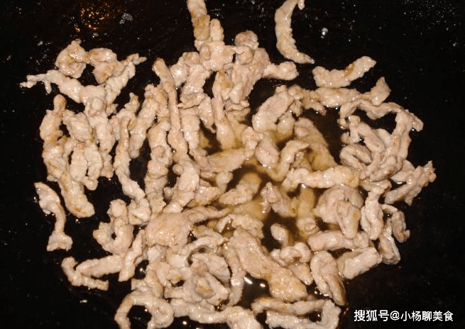 炒肉丝需要加淀粉吗 6726f145fd0040ccb23325eab8844257.png
