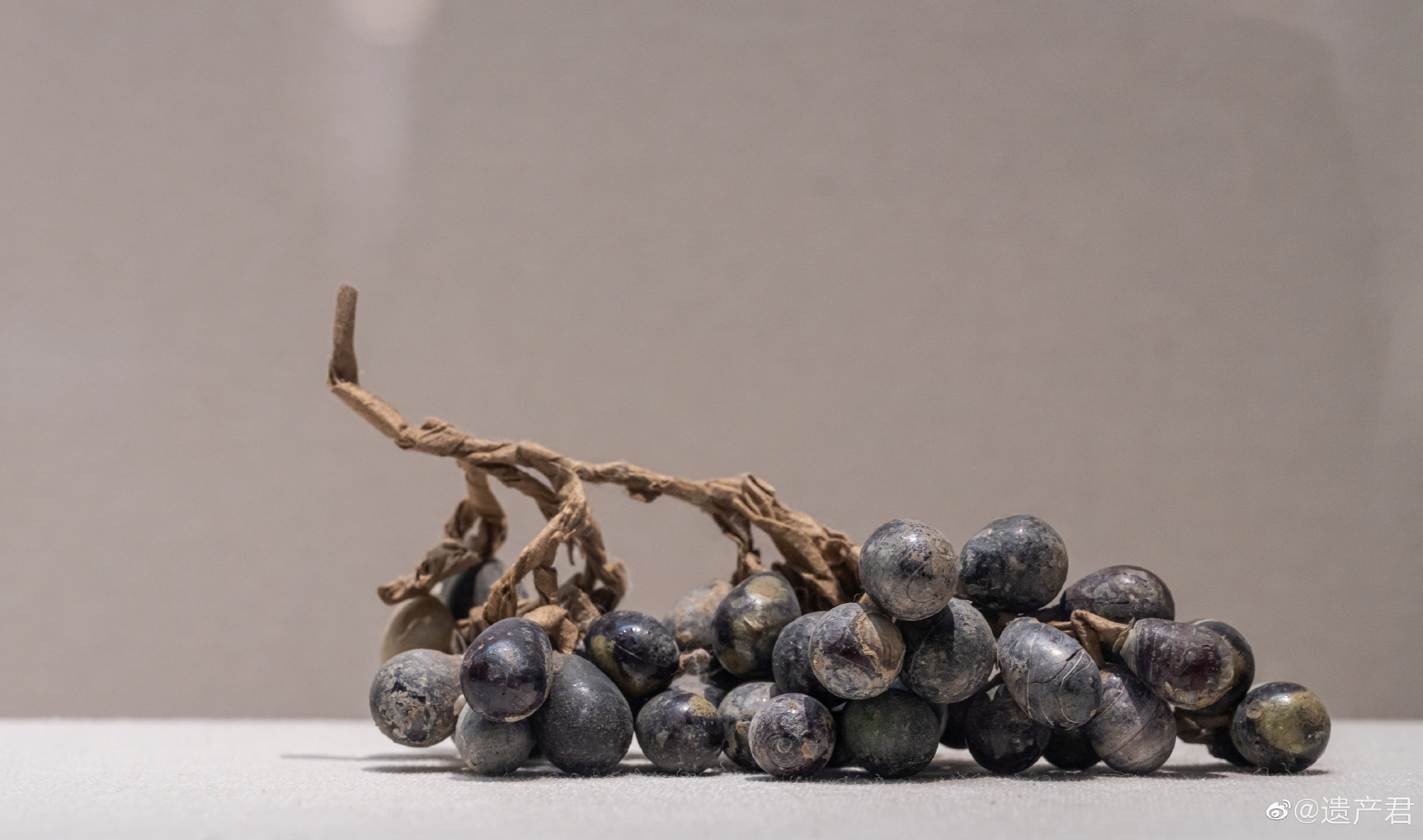 1000多年前的玻璃葡萄!这竟然是是玻璃做的_塔基_定州_静志