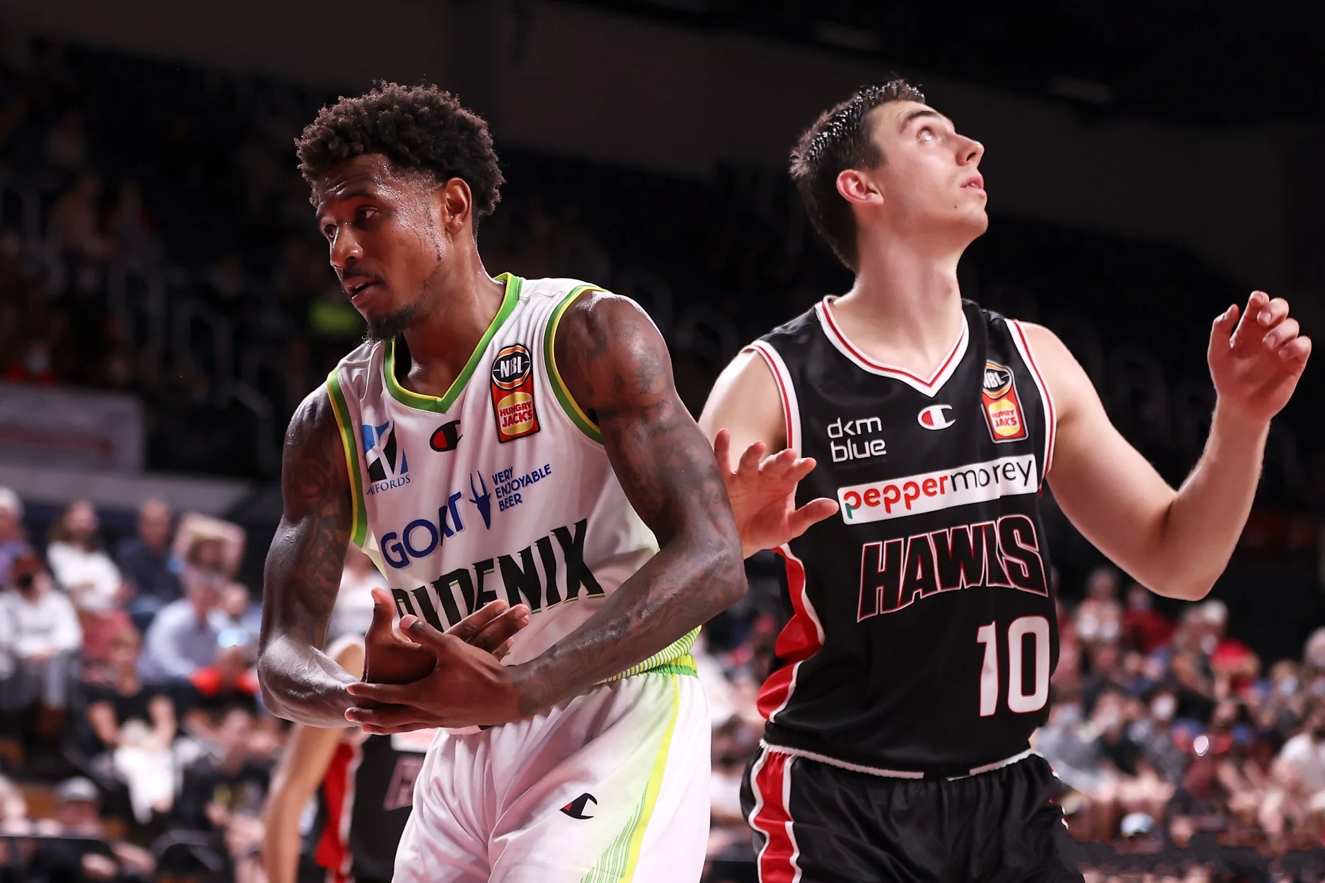 芒福德对于凤凰队来讲可以说是一把双刃剑,这位球员疯起来内突外投无