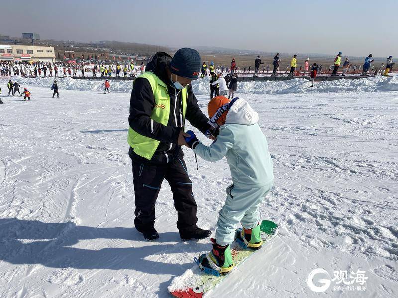 年轻人|一路南下 飞行千余公里！来看看青岛这位“候鸟”滑雪教练的故事