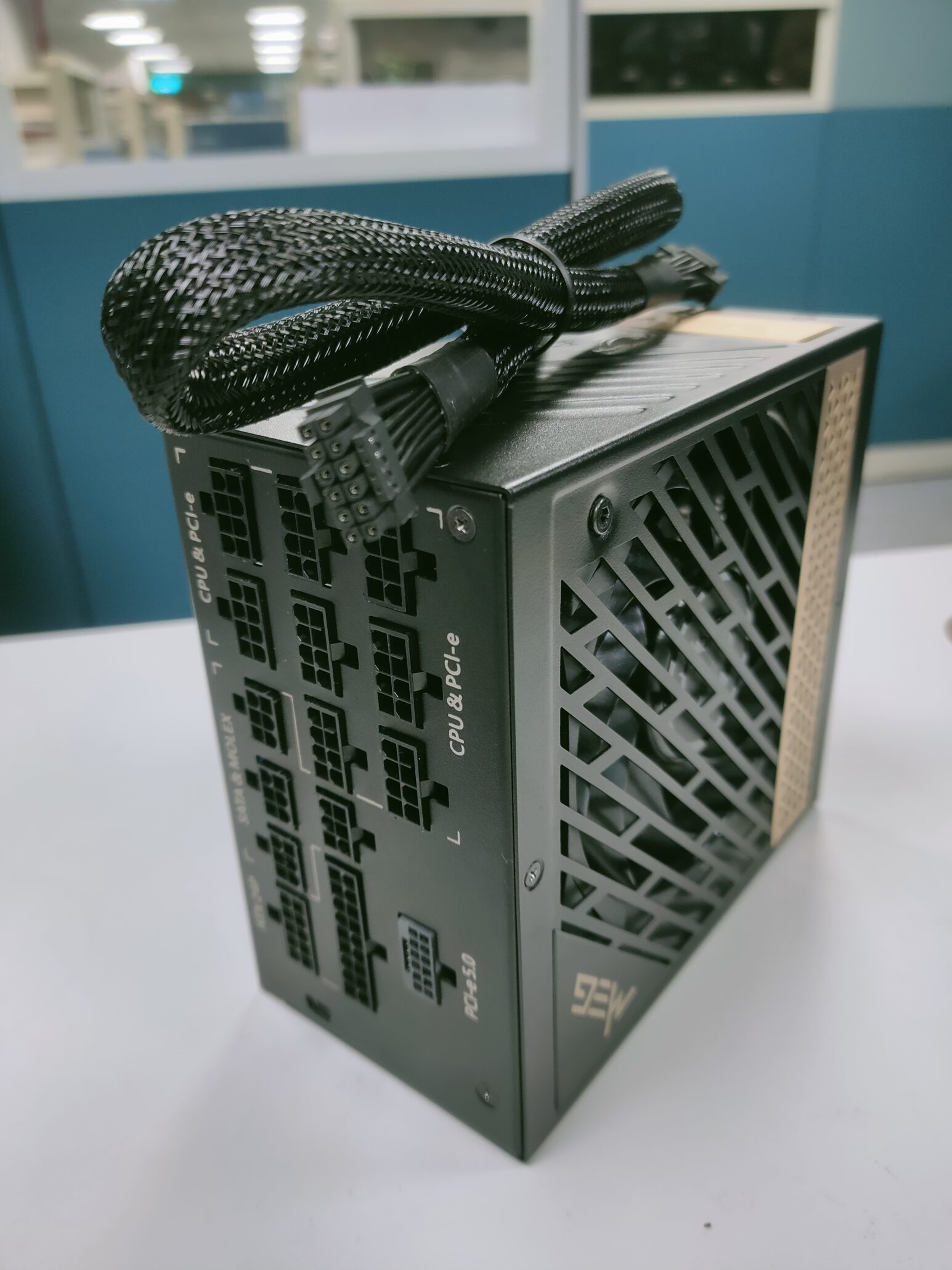 接口|最高供电600W PCIe 5.0显卡/电源接口高清图像曝光