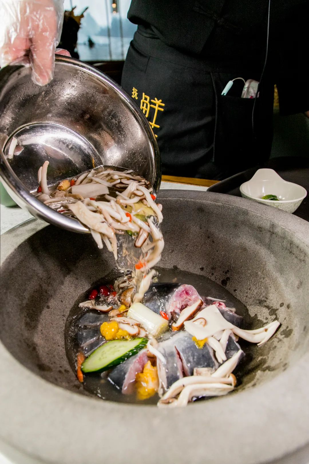 必吃榜【鲜潭蒸汽石锅鱼】广州第①家店来了!就在正佳_云南_风味_鱼肉