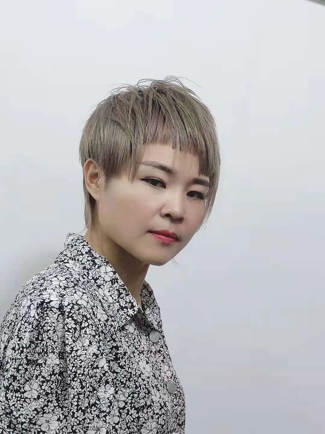 发型新春流行发型17款，好看时尚很心动，每款都想试一试