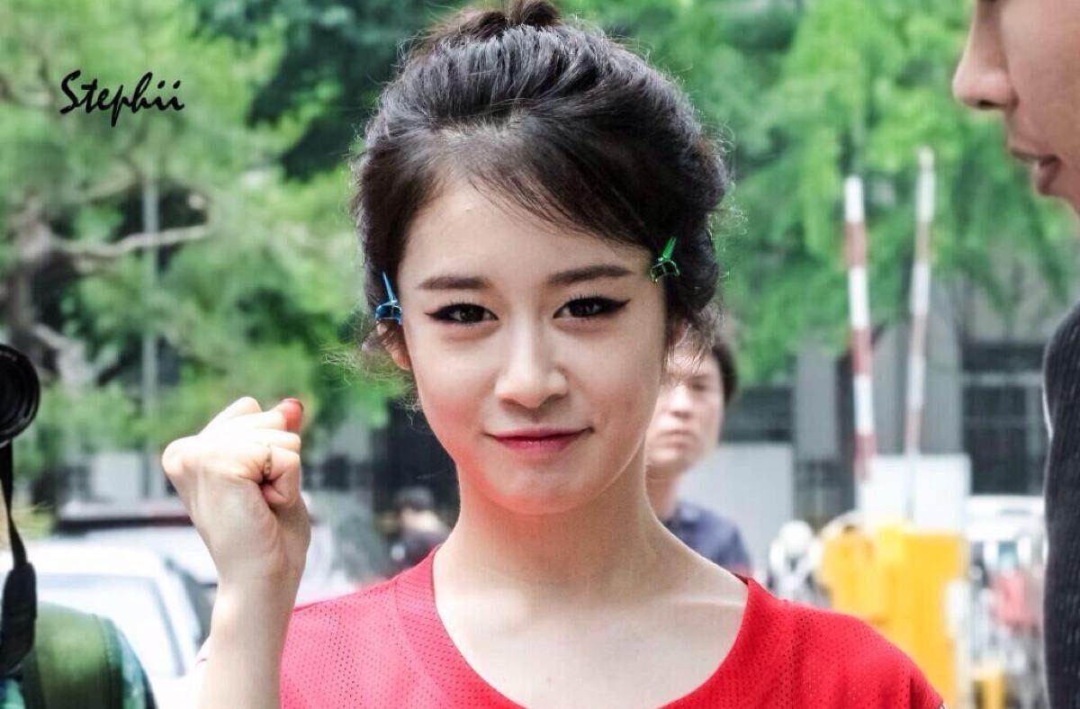 除此之外,1月18日,t-ara前成员朴素妍(34岁)官宣结婚喜讯,对象是比她