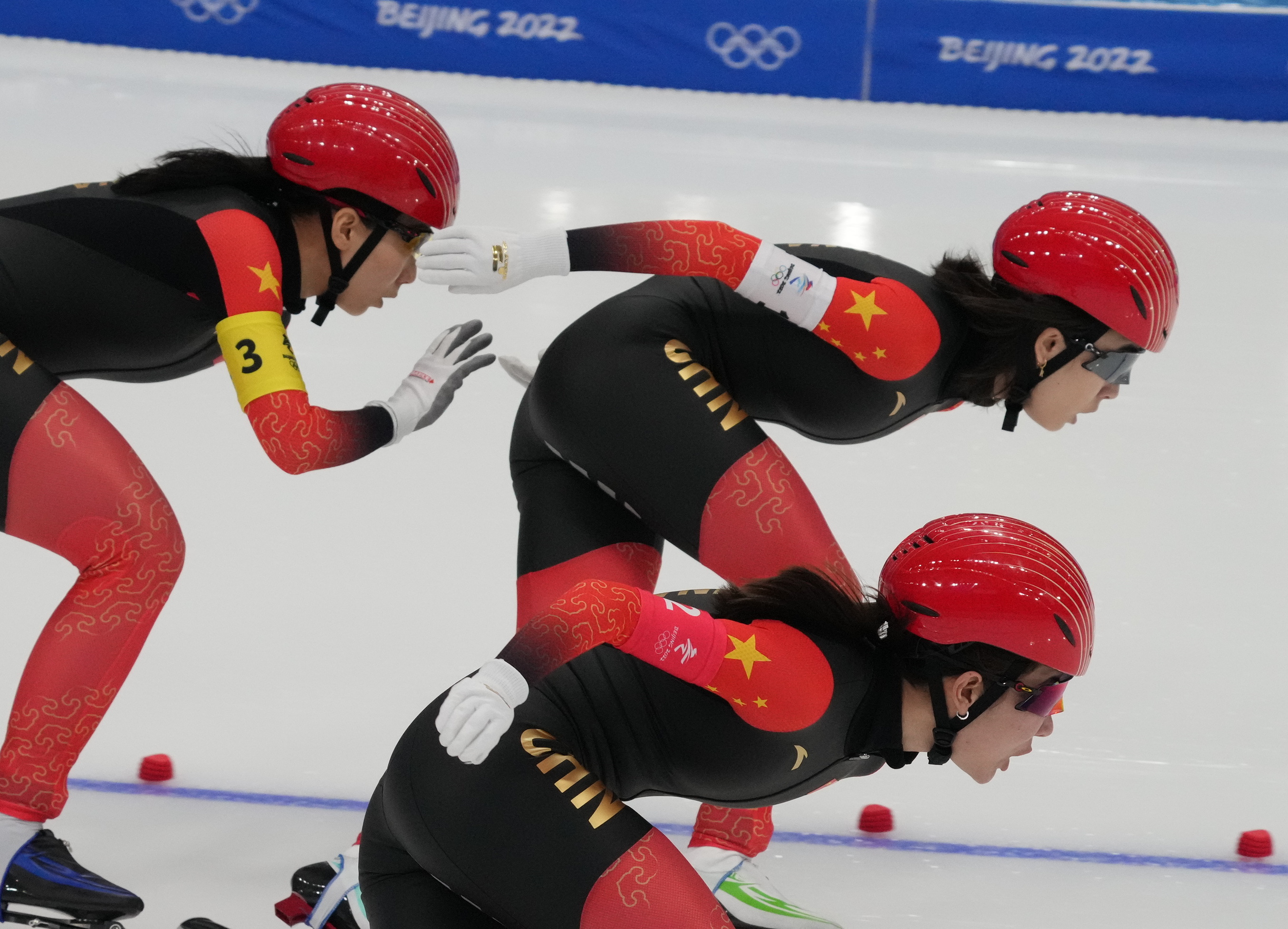日本队|速度滑冰女子团体追逐赛，我省选手李奇时亮相“冰丝带”