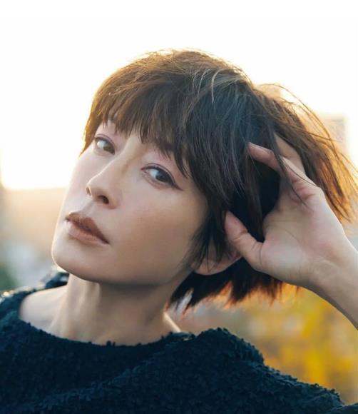 状态宫泽理惠的状态绝了！近50岁凭颜值状态登上热搜，美得不像话