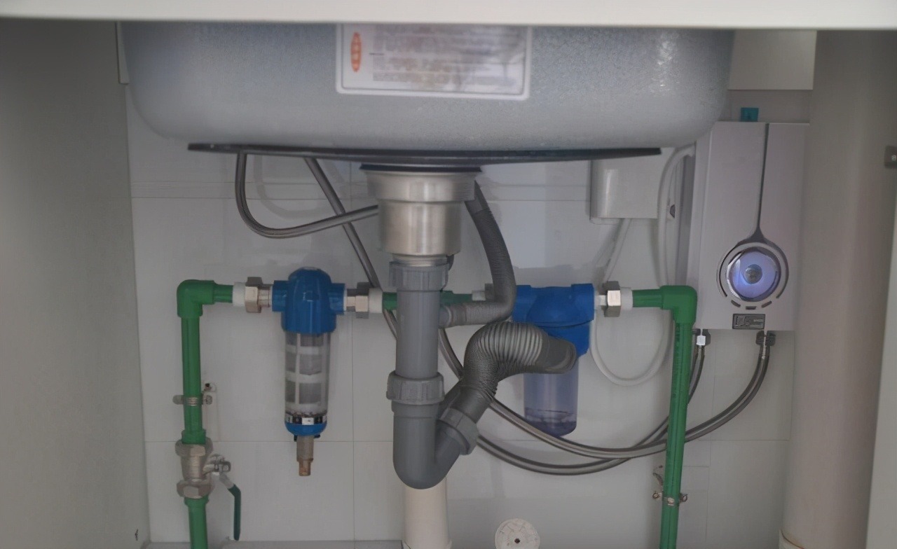 厨房热水器尺寸预留多少合适 4cff4010ecd249cd9042b5e711337ec1.jpeg