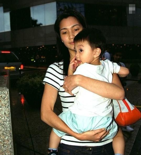 名媛诸葛紫岐豪门婚姻疑亮红灯深夜发文诉心声