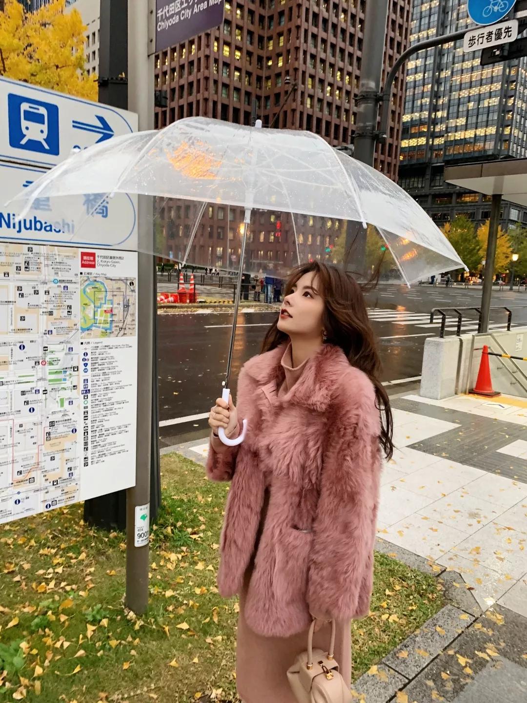 冬日 色彩美学!拒绝沉闷,冬日时髦穿搭有术