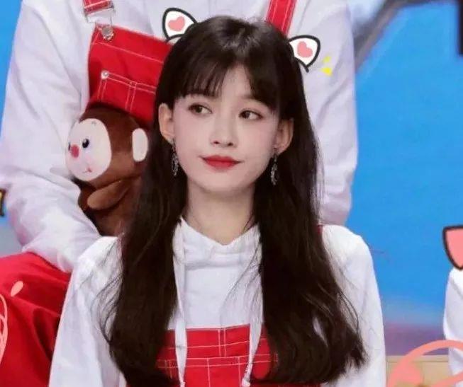 辣妈 孙怡晒两岁女儿也是“长腿精”?但我更关心这位辣妈的状态