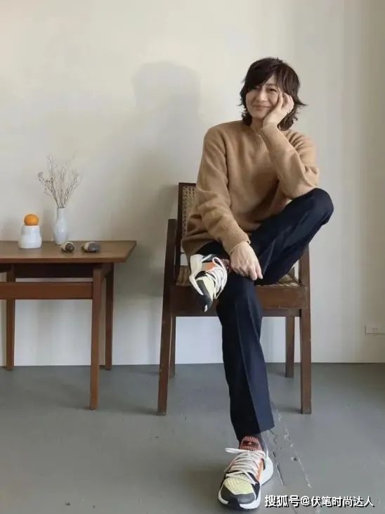 富冈 中年女人别轻易服老！跟富冈佳子学简约搭配，优雅大气特年轻