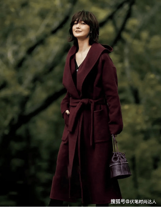 富冈 中年女人别轻易服老！跟富冈佳子学简约搭配，优雅大气特年轻