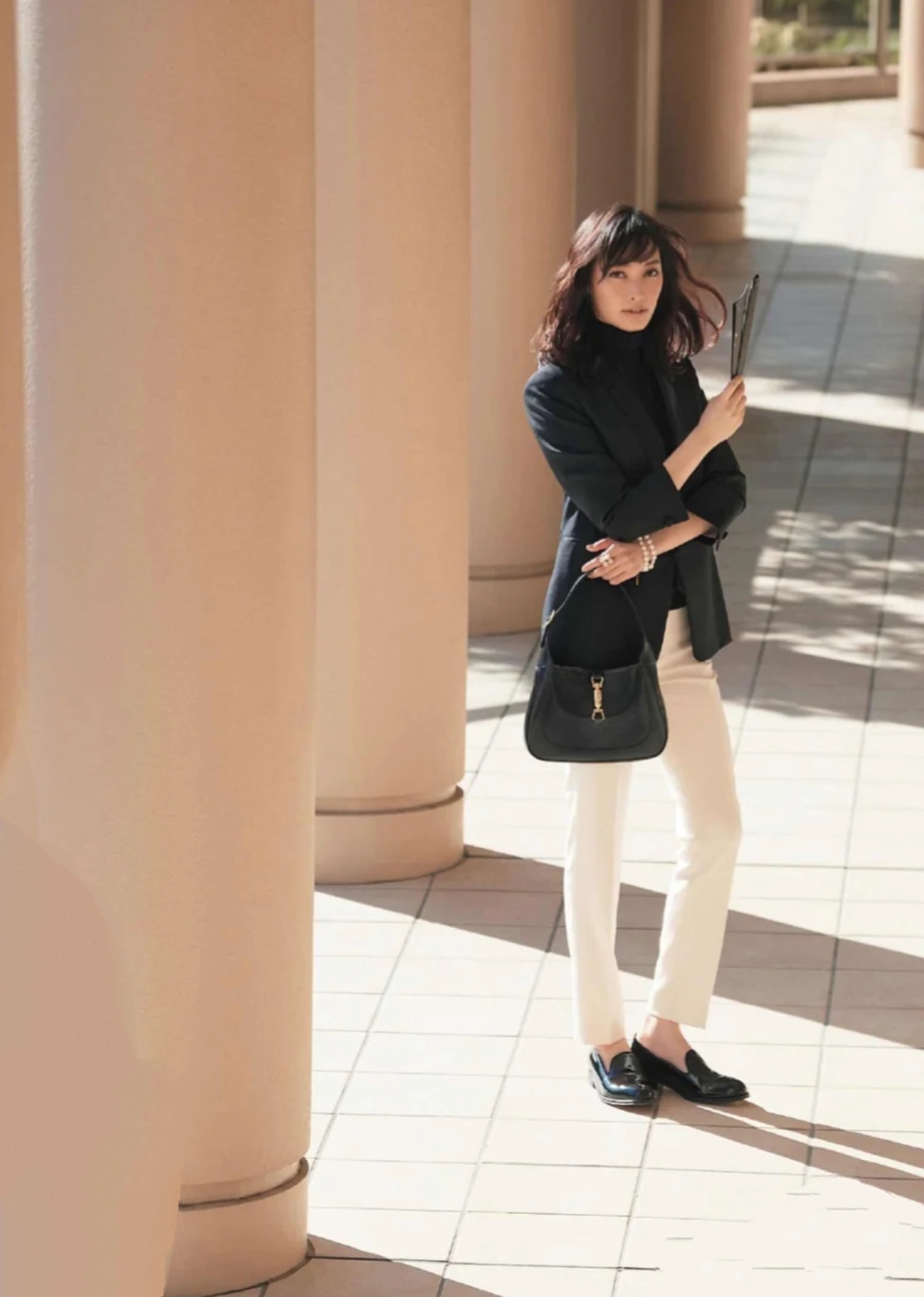黑色 日本“大女人”穿衣经来袭,简约知性又大气,承包你冬季的时髦
