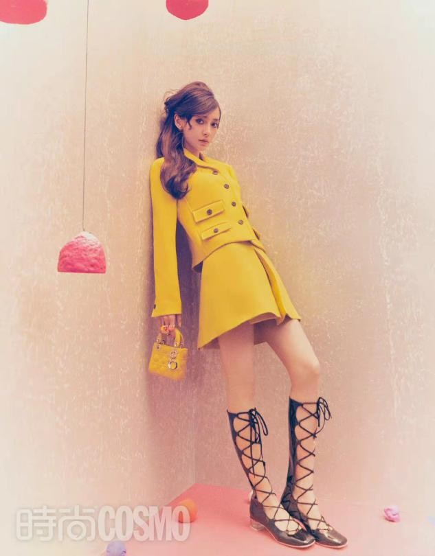 棋盘 baby离婚后重拾混血风,高调登开季封,复古明艳变奥黛丽赫本