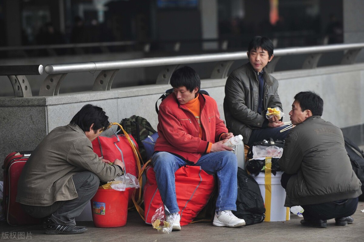 农民工抱怨找活难包工头却说找不到工人是谁在说谎